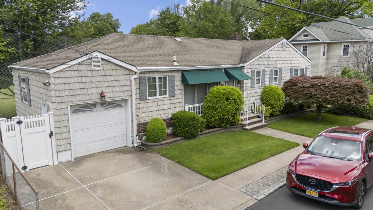 23 livingston ct staten island new york