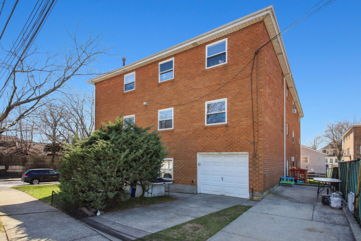 545 N Railroad Ave Staten Island New York