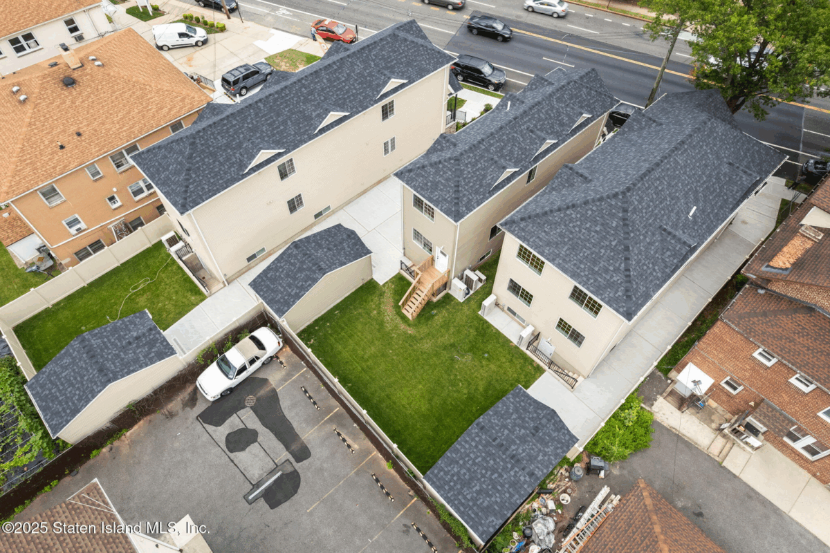 Aerial photo of 1386 Clove Road near Clove Lakes Park and Sunnyside neighborhood amenities in Staten Island.